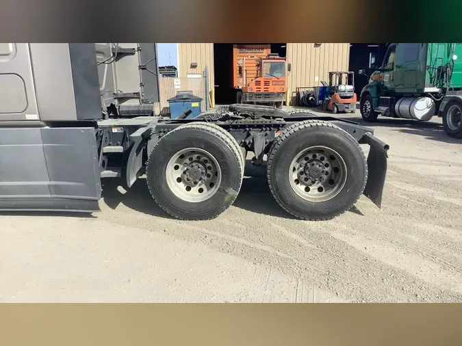 2022 Freightliner Cascadia 126b59743dd331e24b3444b6751a423a6ef