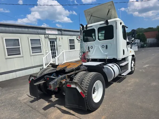 2019 FREIGHTLINER/MERCEDES CASCADIA 125b597fc64f1fc1c3798cf90aae417e29e