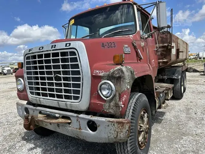 1981 FORD 8000