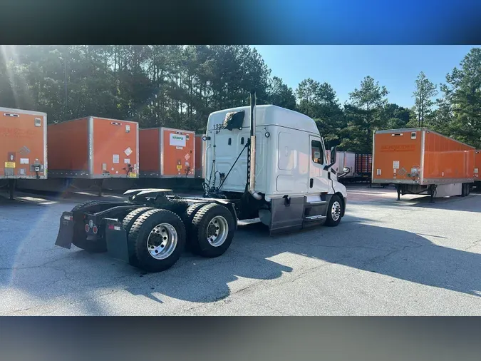 2021 Freightliner Cascadia 126