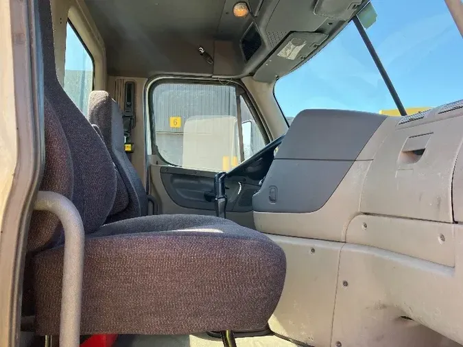 2016 Freightliner X12564ST