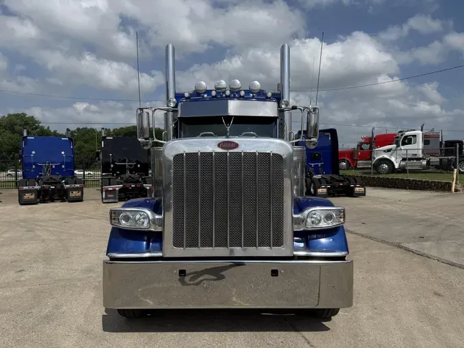 2022 Peterbilt 389