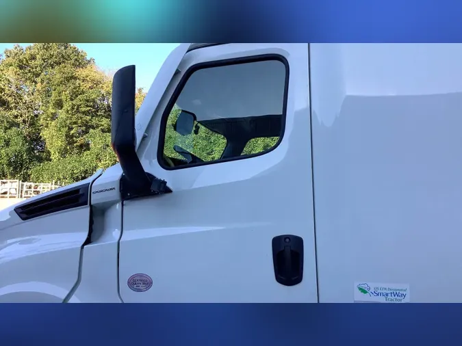 2022 Freightliner Cascadia 126