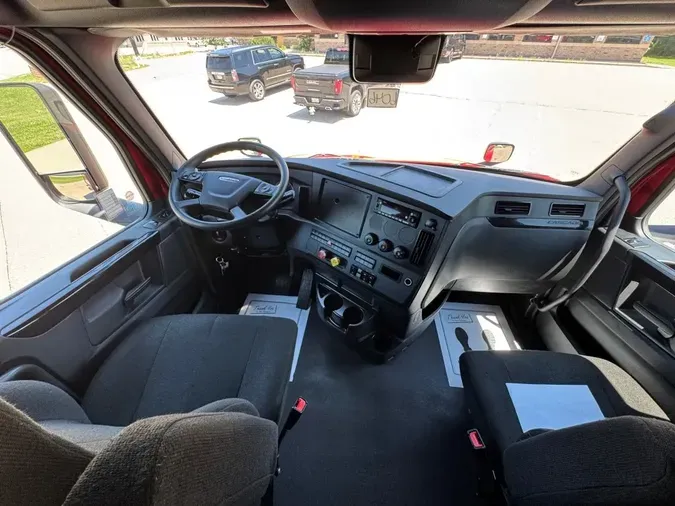 2023 FREIGHTLINER Cascadia 126