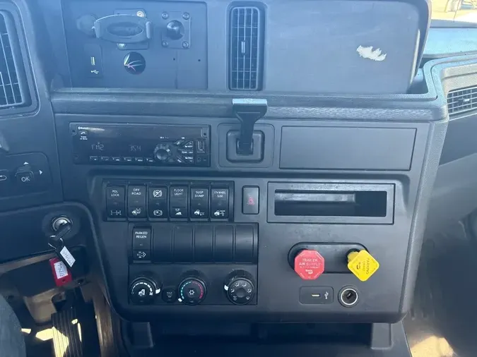 2019 NAVISTAR INTERNATIONAL LT625 DAYCAB T/Ab5aca32fd896d5b7c03932d5a9eccec9