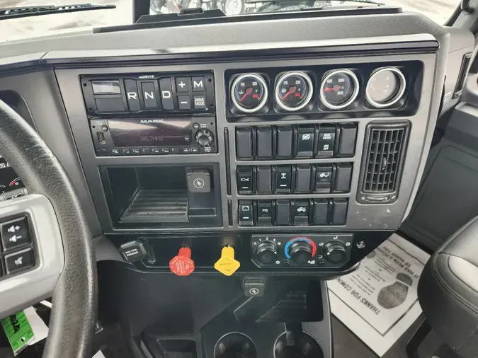 2022 MACK AN64T