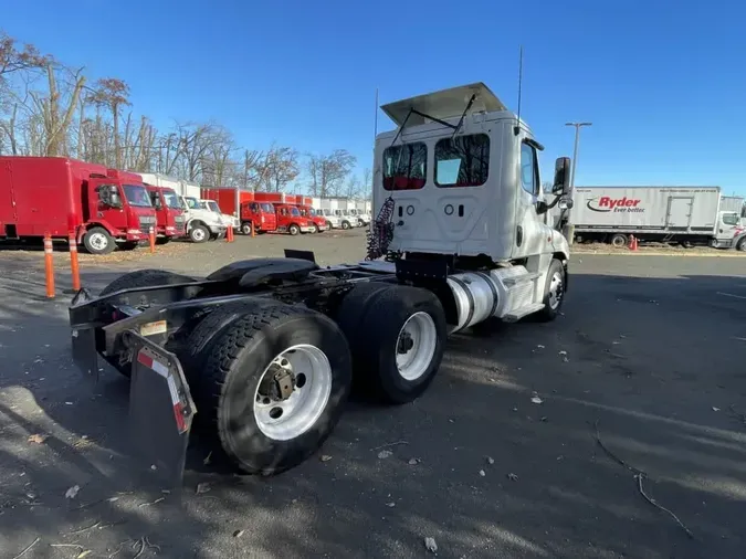 2019 FREIGHTLINER/MERCEDES CASCADIA 125b5ad104775d24d2d4f56f5983618c1f2