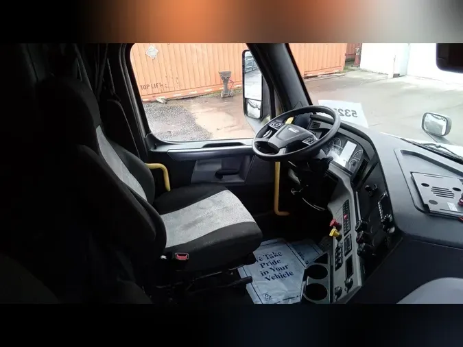 2022 Freightliner Cascadia 126b5ad12ce0222f354ed53e5074cfc4518