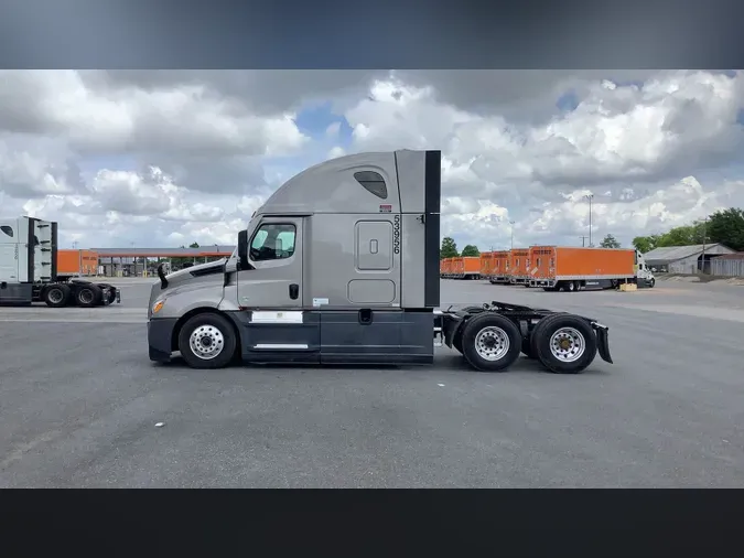2023 Freightliner Cascadia 126