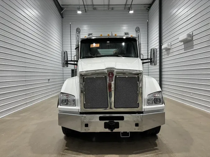 2027 Kenworth T880