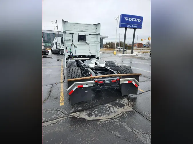 2025 VOLVO VNL62740