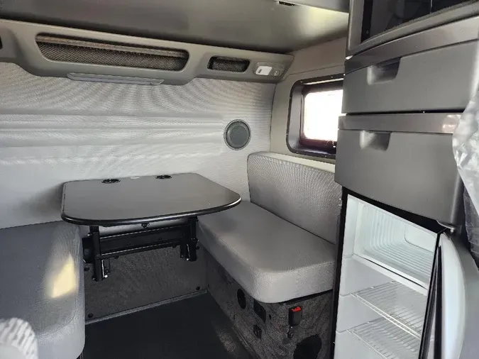 2023 VOLVO VNL64T860