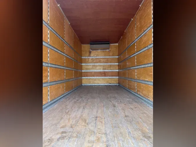 2015 FREIGHTLINER M2 106