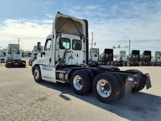 2019 FREIGHTLINER/MERCEDES CASCADIA 125