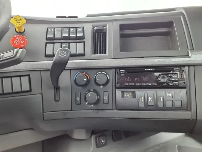 2020 VOLVO VNL64T-300b5be03b85eaa4ebcb12c0190334bcc35