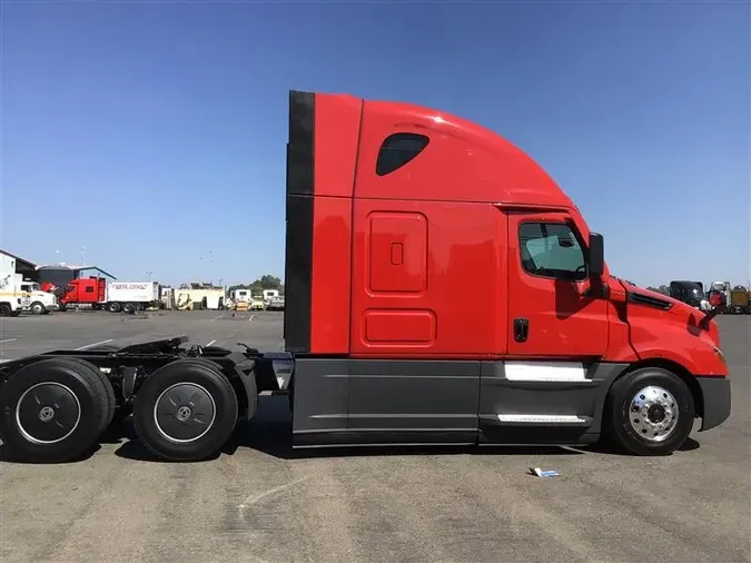 2021 FREIGHTLINER CA126