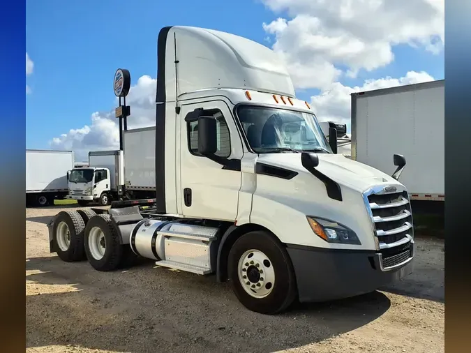 2019 FREIGHTLINER NEW CASCADIA 116b5c6198f4d0ecbae615a580f987f77aa