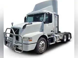 2016 Volvo VNM64T