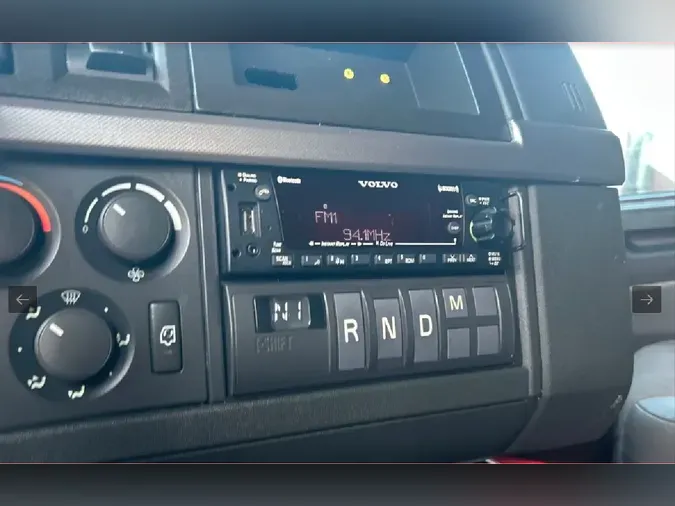 2022 VOLVO VNL64T760