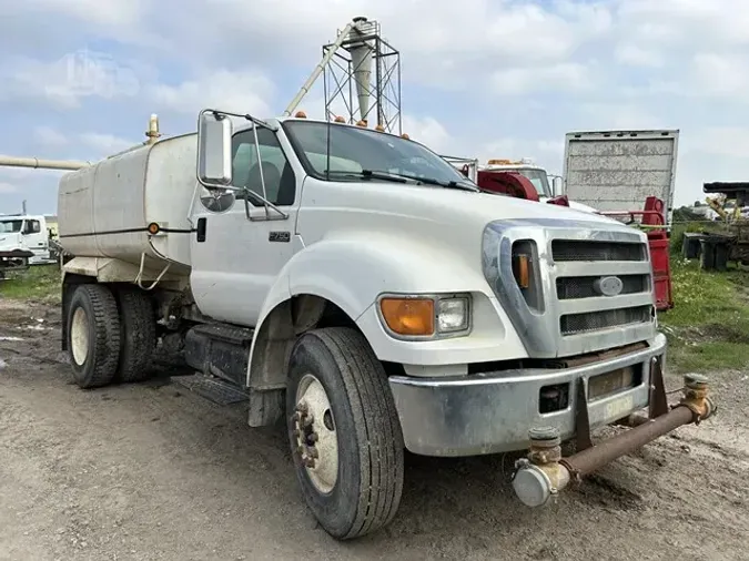 2005 FORD F750 SD