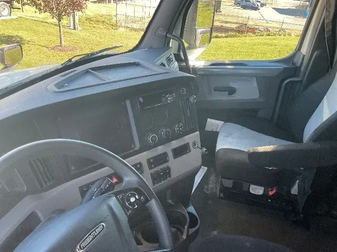 2019 Freightliner T12664ST