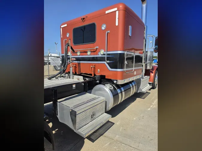 2016 Peterbilt 389