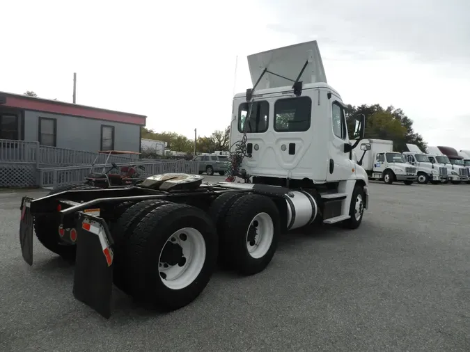 2015 FREIGHTLINER/MERCEDES CASCADIA 125