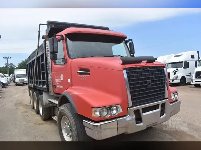 2006 VOLVO VHD84B200