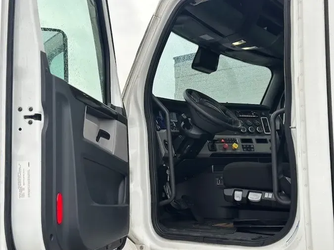 2022 FREIGHTLINER Cascadia 126