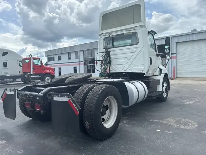 2019 NAVISTAR INTERNATIONAL RH613 DAYCAB S/A
