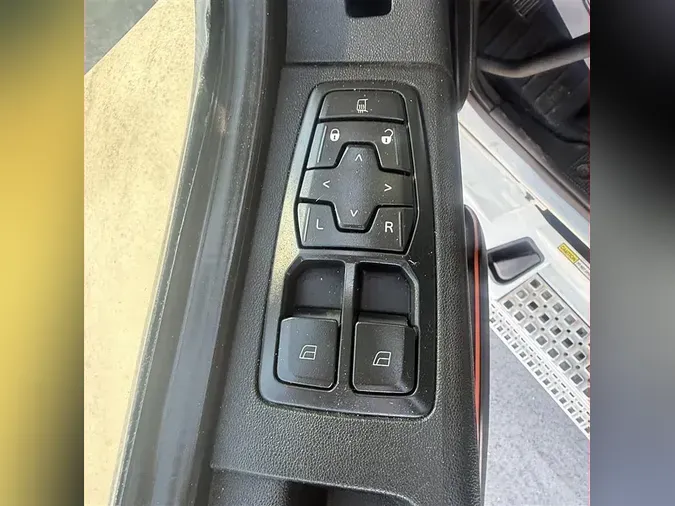 2021 VOLVO VNR740b5eca8bddd607e3e8067909b966a1952