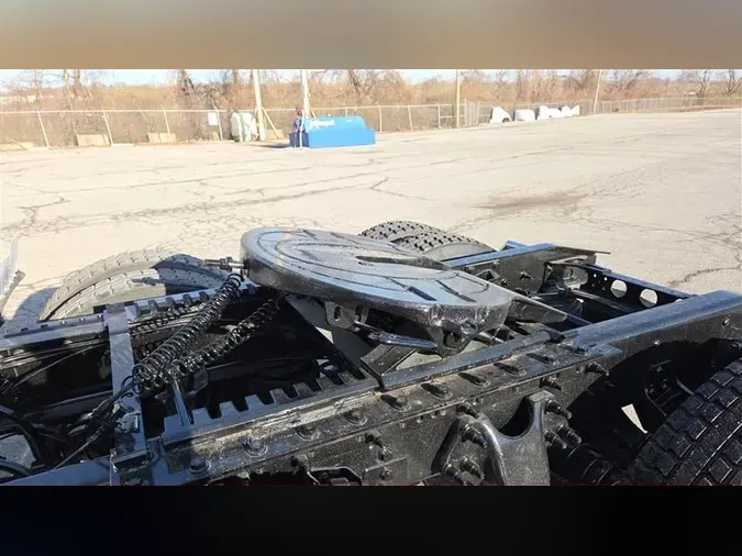 2021 INTERNATIONAL LT