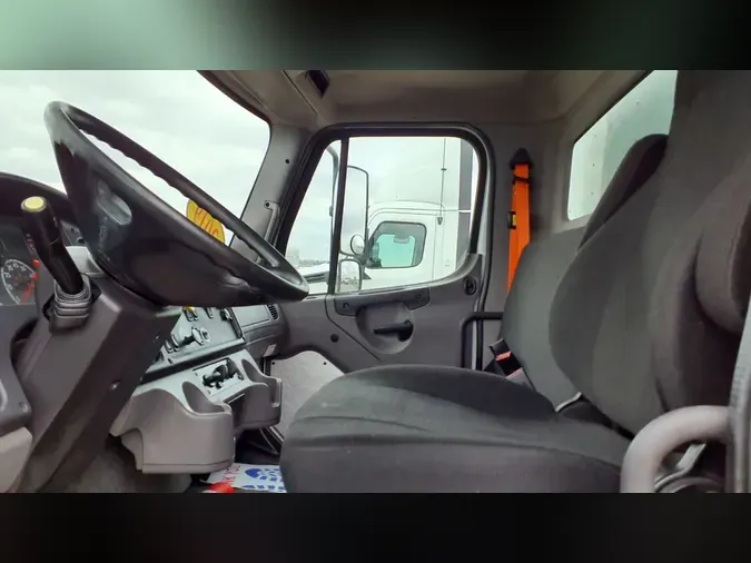 2019 FREIGHTLINER/MERCEDES M2 106b5f6652c6b3d91f07aab99080fd2d6bb