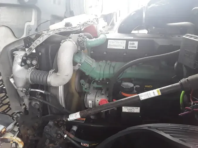 2019 VOLVO VNL64T-300b5f83b15040276189cf0f2144f0ce335