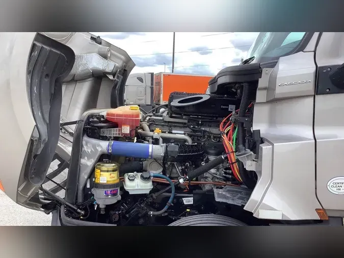 2020 Freightliner Cascadia 126