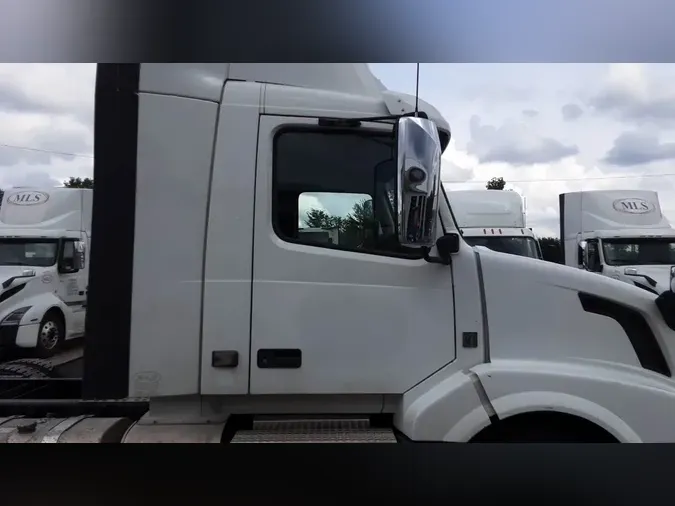 2017 Volvo VNL300