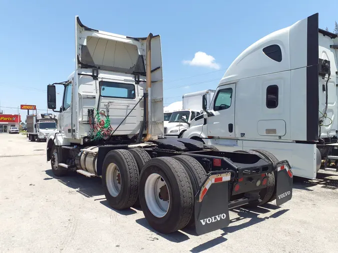 2017 VOLVO VNL64TRACTOR