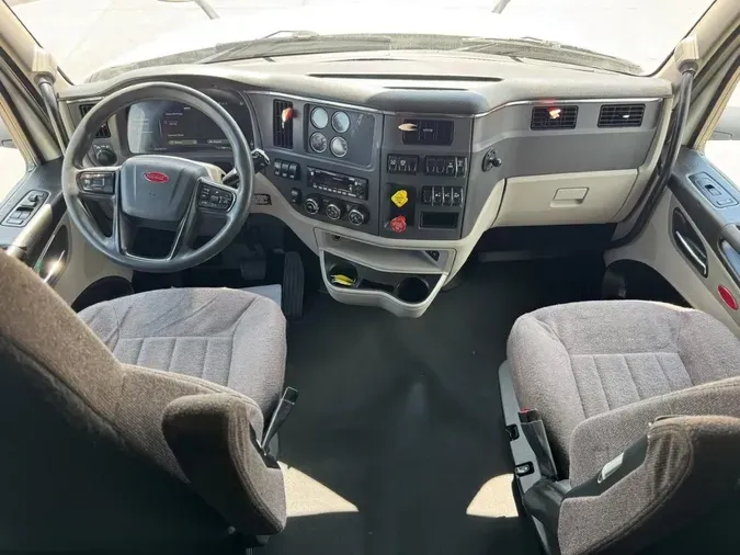 2022 Peterbilt 579b600f7bf6a9909f45fffd9e1d7b0a78f