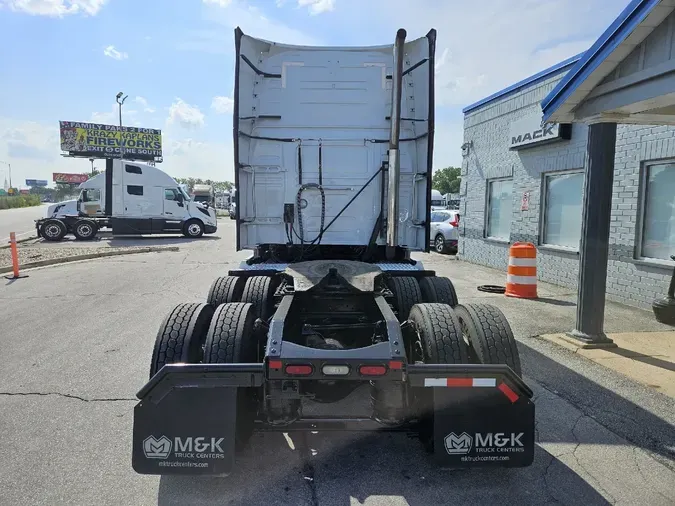 2020 VOLVO VNL64T760