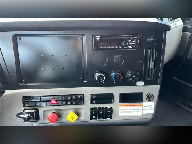 2021 FREIGHTLINER CA126