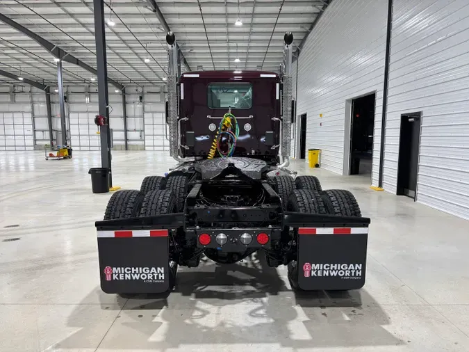 2027 Kenworth T880S