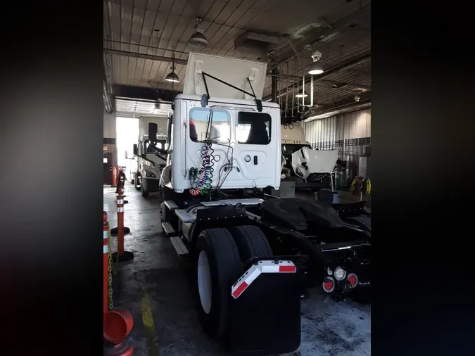 2020 FREIGHTLINER NEW CASCADIA 116