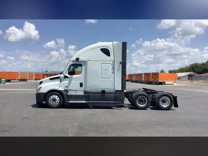 2022 Freightliner Cascadia 126