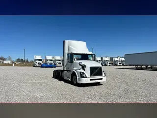 2018 Volvo VNL300