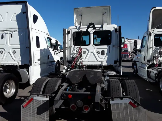 2016 FREIGHTLINER/MERCEDES CASCADIA 113