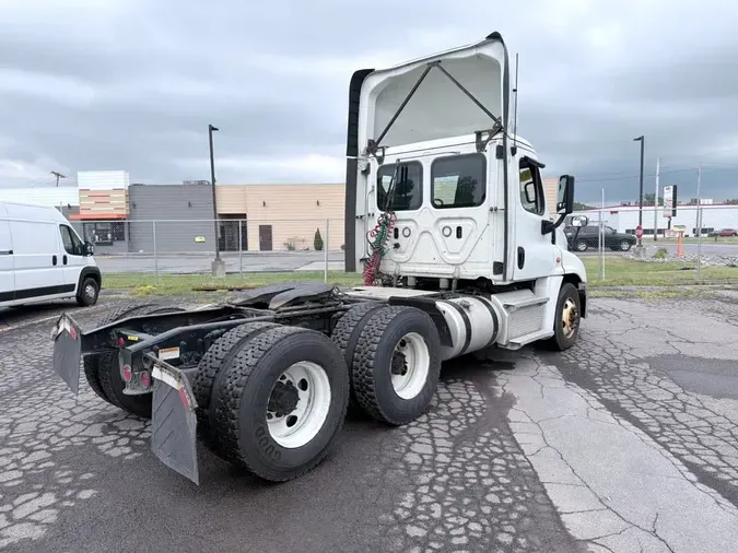 2020 FREIGHTLINER/MERCEDES CASCADIA 125