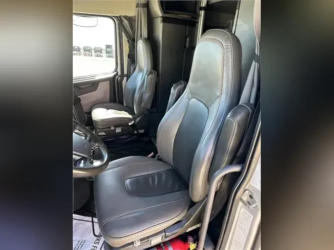 2022 VOLVO VNL64T860