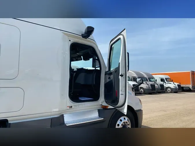 2022 Freightliner Cascadia 126