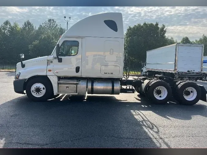 2019 Freightliner X12564ST