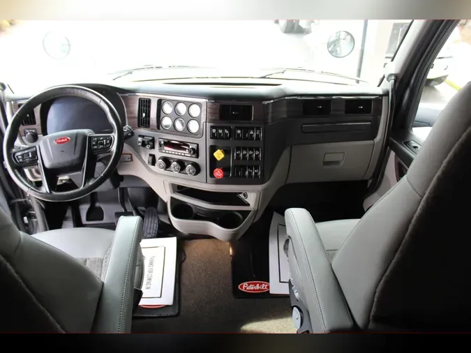 2025 Peterbilt 567